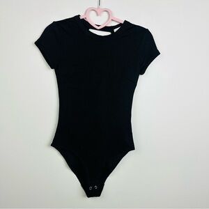 Forever 21 Black Short Sleeve Open Back Bodysuit Size Small